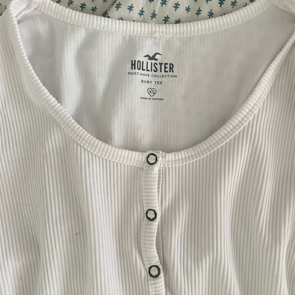 Hollister white long sleeve - Picture 2 of 3